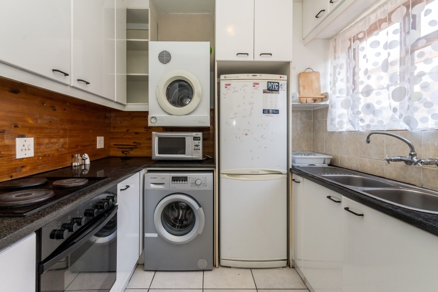 To Let 3 Bedroom Property for Rent in Three Anchor Bay Western Cape